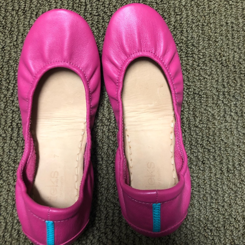 Fuchsia tieks size 7